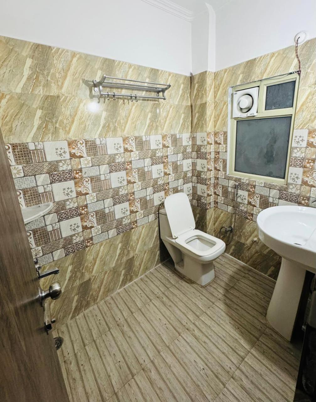 Hotel Pearl Inn Rudrapur Exterior foto