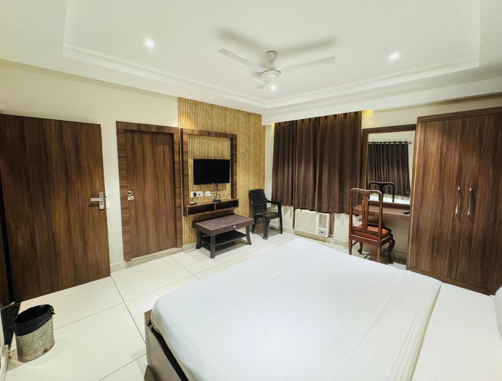 Hotel Pearl Inn Rudrapur Exterior foto